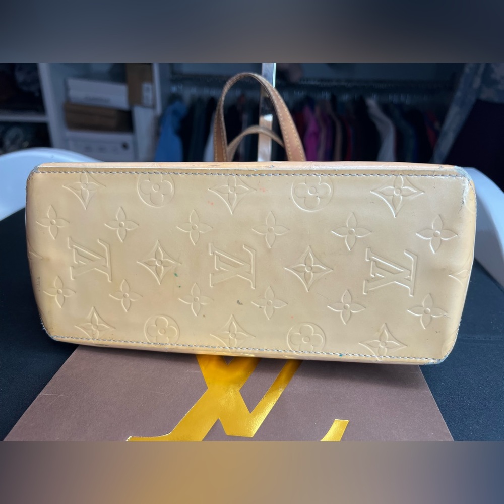 Authentic Louis Vuitton Vernis handbag - Picture 10 of 16